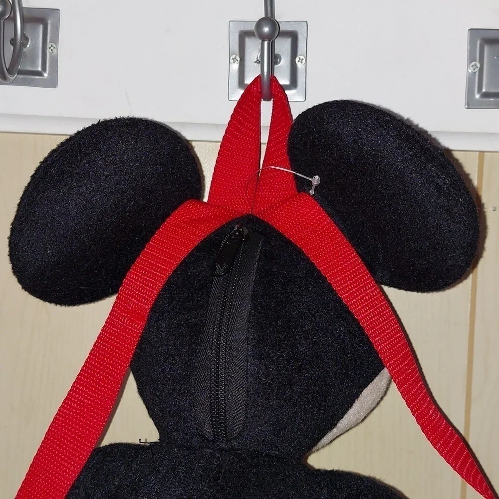 Disney Mickey Mouse stuffy backpack 😊Disney Mickey Mouse Plush Backpack